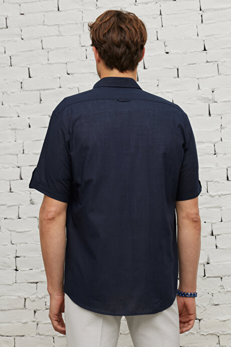 Comfort Fit Rahat Kesim Gizli Düğmeli Yaka Keten Görünümlü %100 Pamuk Flamlı Lacivert Gömlek resmi