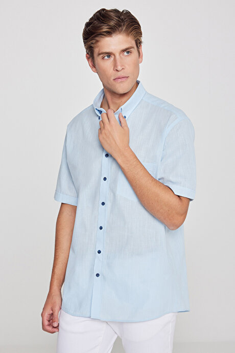 Comfort Fit Rahat Kesim Gizli Düğmeli Yaka Keten Görünümlü %100 Pamuk Flamlı Açık Mavi Gömlek resmi
