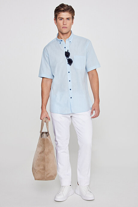 Comfort Fit Rahat Kesim Gizli Düğmeli Yaka Keten Görünümlü %100 Pamuk Flamlı Açık Mavi Gömlek resmi