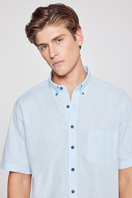 Comfort Fit Rahat Kesim Gizli Düğmeli Yaka Keten Görünümlü %100 Pamuk Flamlı Açık Mavi Gömlek resmi