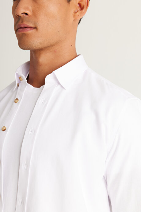 Slim Fit Dar Kesim Pamuklu Gizli Düğmeli Yaka Uzun Kollu Oxford Beyaz Gömlek resmi
