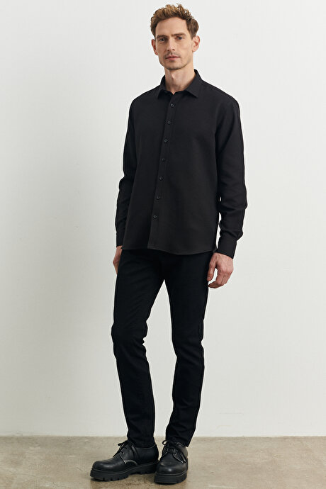 Comfort Fit Rahat Kesim Klasik Yaka Armürlü Uzun Kollu Siyah Gömlek resmi