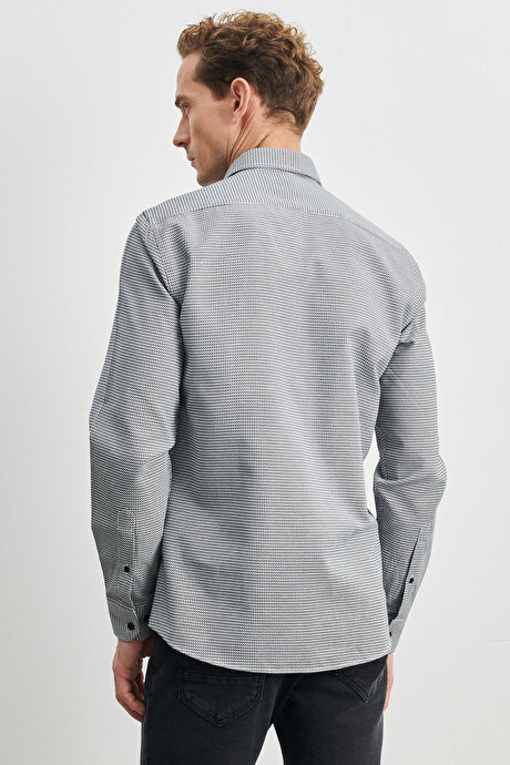 Slim Fit Dar Kesim Klasik Yaka Armürlü Uzun Kollu Siyah-Beyaz Gömlek resmi