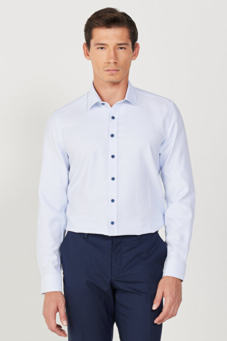Slim Fit Dar Kesim Klasik Yaka Armürlü Pamuklu Beyaz-Lacivert Gömlek resmi