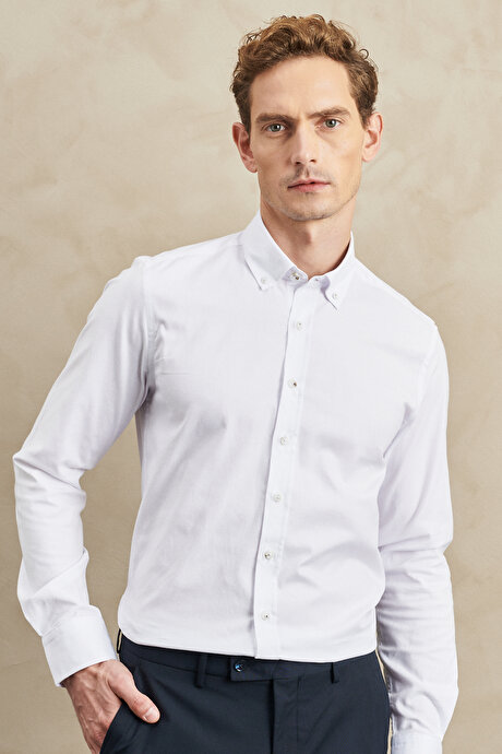 Slim Fit Dar Kesim Düğmeli Yaka Gabardin Desenli Beyaz Gömlek resmi
