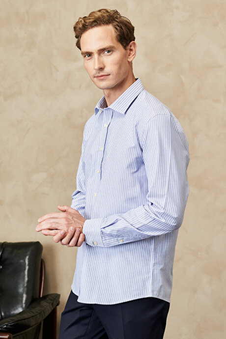 Slim Fit Dar Kesim Klasik Yaka Çizgili Mavi-Beyaz Gömlek resmi