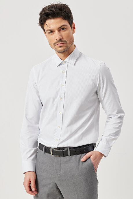 Slim Fit Dar Kesim Klasik Yaka Çizgili Beyaz-Lacivert Gömlek resmi