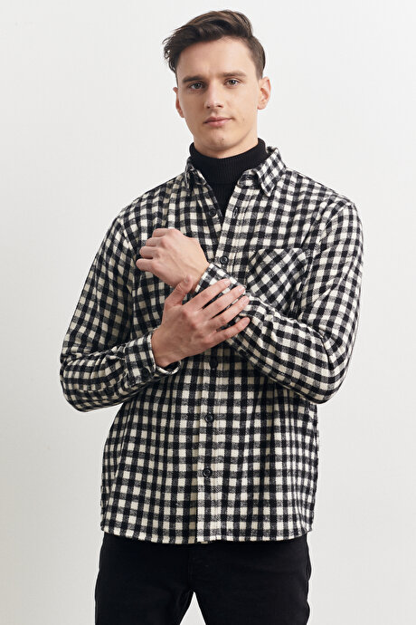 Comfort Fit Geniş Kesim Düğmeli Yaka Kareli Ekru-Siyah Gömlek resmi