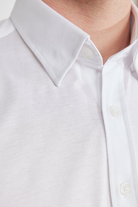 Slim Fit Dar Kesim Gizli Düğme Yaka %100 Pamuk Beyaz Gömlek resmi