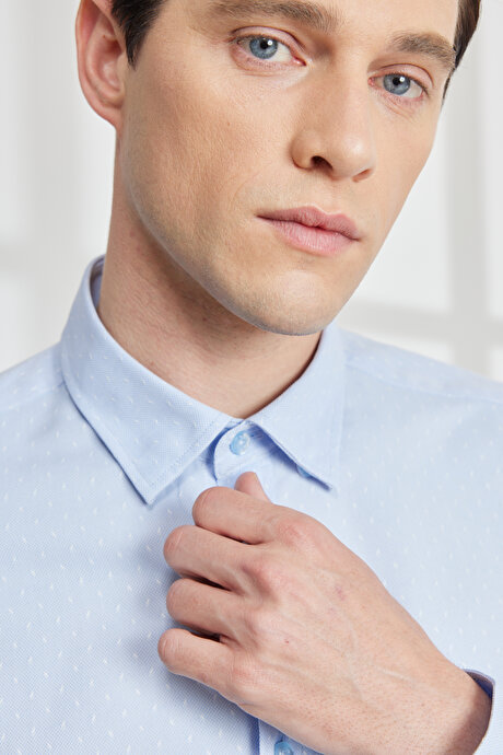 Slim Fit Dar Kesim Gizli Düğme Yaka Pamuklu Armürlü Açık Mavi Gömlek resmi