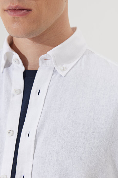 Comfort Fit Rahat Kesim Düğmeli Yaka Keten Beyaz Gömlek resmi