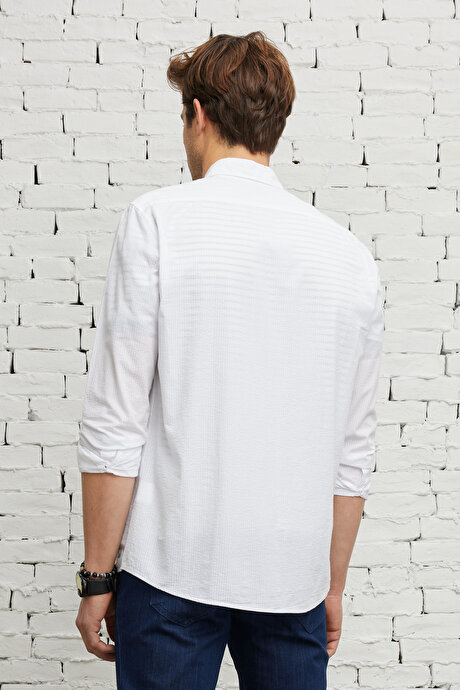 Slim Fit Dar Kesim Düğmeli Yaka %100 Pamuk Beyaz Gömlek resmi