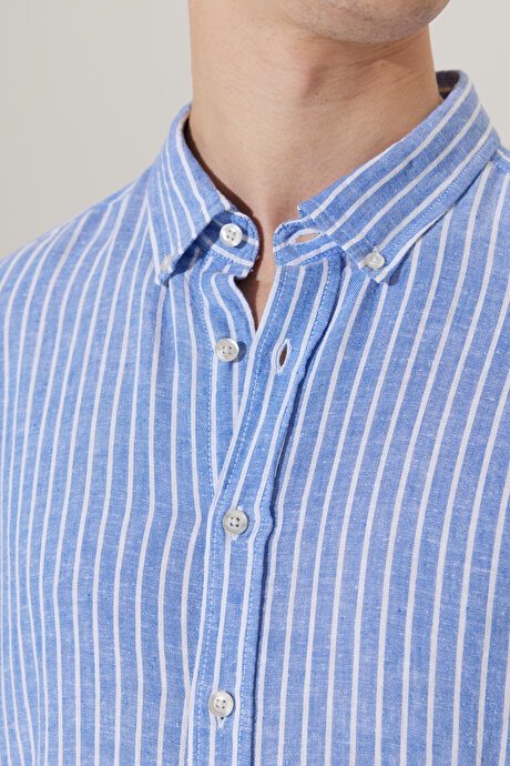 Comfort Fit Rahat Kesim Düğmeli Yaka Çizgili Keten Beyaz-Lacivert Gömlek resmi