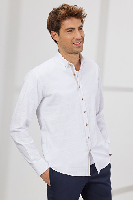 Comfort Fit Rahat Kesim Düğmeli Yaka Armürlü %100 Pamuk Beyaz Gömlek resmi