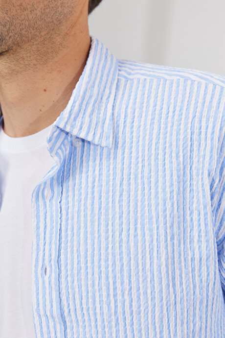 Slim Fit Dar Kesim Gizli Düğmeli Yaka Pamuklu Çizgili Beyaz-Mavi Gömlek resmi