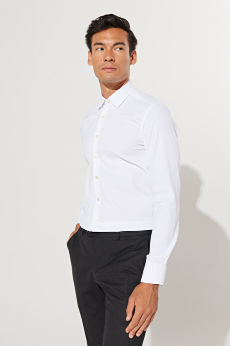 Slim Fit Dar Kesim Düğmeli Yaka Beyaz Gömlek resmi