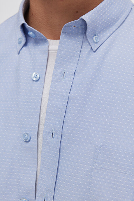 Comfort Fit Rahat Kesim Düğmeli Yaka Armürlü Kısa Kollu Mavi Gömlek resmi