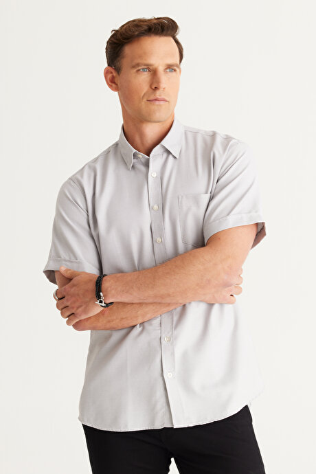 Comfort Fit Geniş Kesim Düğmeli Yaka Cepli Armürlü Beyaz-Siyah Gömlek resmi