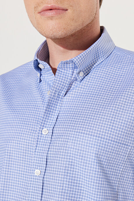 Comfort Fit Rahat Kesim Düğmeli Yaka %100 Pamuk Pötikareli Kısa Kollu Beyaz-Lacivert Gömlek resmi