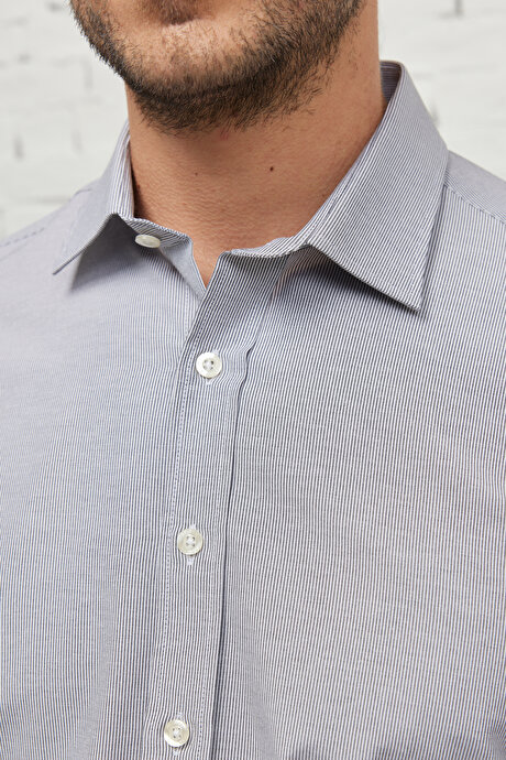 Comfort Fit Rahat Kesim Klasik Yaka Pamuklu Çizgili Lacivert-Beyaz Gömlek resmi