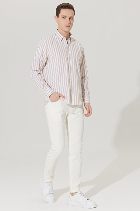 Slim Fit Dar Kesim Gizli Düğmeli Yaka Pamuklu Bej-Beyaz Gömlek resmi