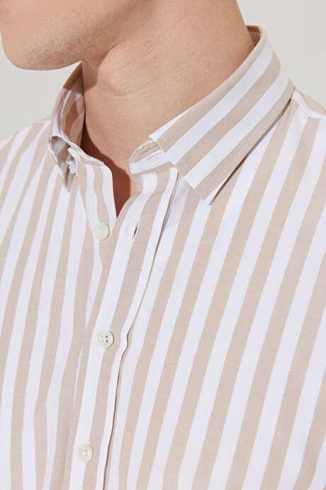 Slim Fit Dar Kesim Gizli Düğmeli Yaka Pamuklu Bej-Beyaz Gömlek resmi