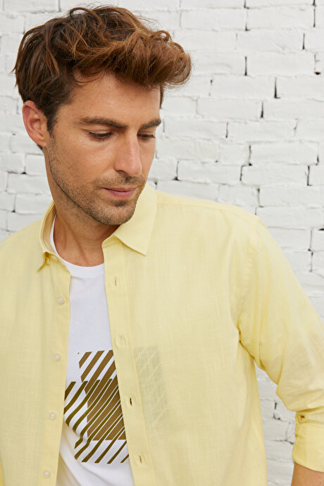 Comfort Fit Rahat Kesim Gizli Düğme Yaka %100 Pamuk Flamlı Sarı Gömlek resmi