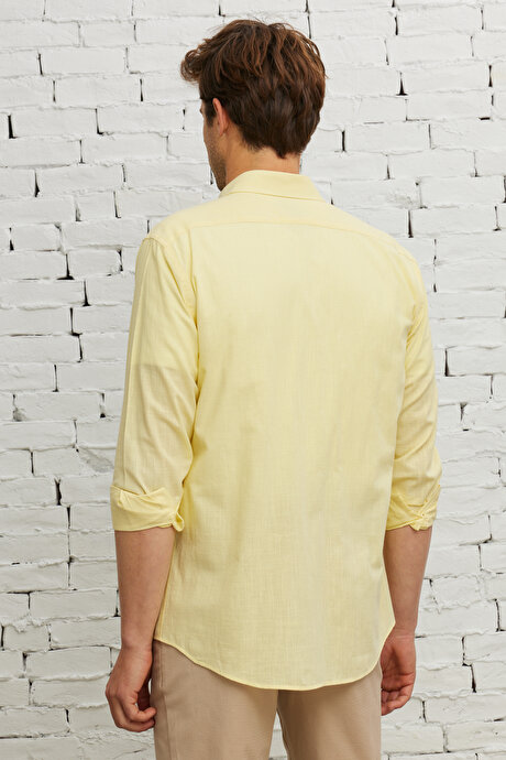 Comfort Fit Rahat Kesim Gizli Düğme Yaka %100 Pamuk Flamlı Sarı Gömlek resmi