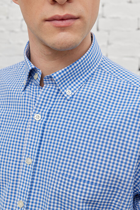 Comfort Fit Geniş Kesim Düğmeli Yaka Pamuklu Pötikareli Mavi-Beyaz Gömlek resmi