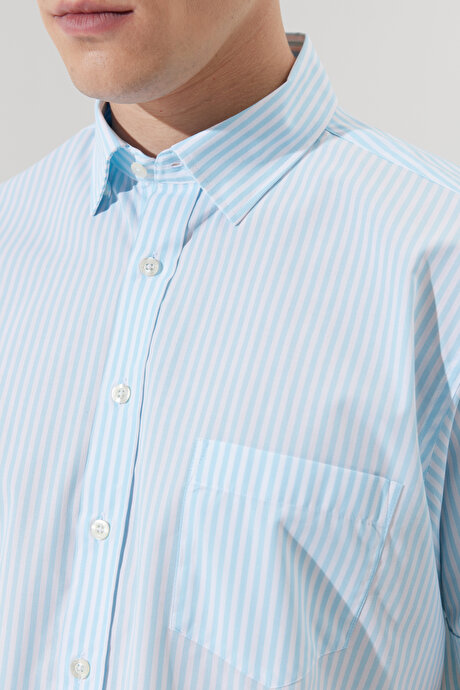 Comfort Fit Rahat Kesim Gizli Düğmeli Yaka Pamuklu Çizgili Beyaz-Açık Mavi Gömlek resmi