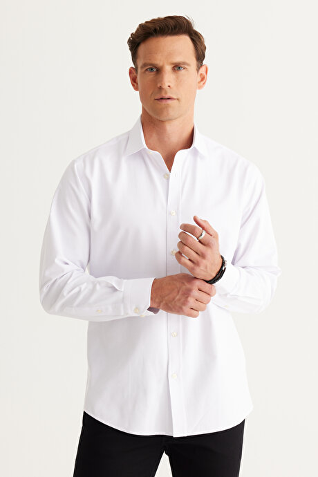 Comfort Fit Rahat Kesim Klasik Yaka Armürlü Beyaz Gömlek resmi