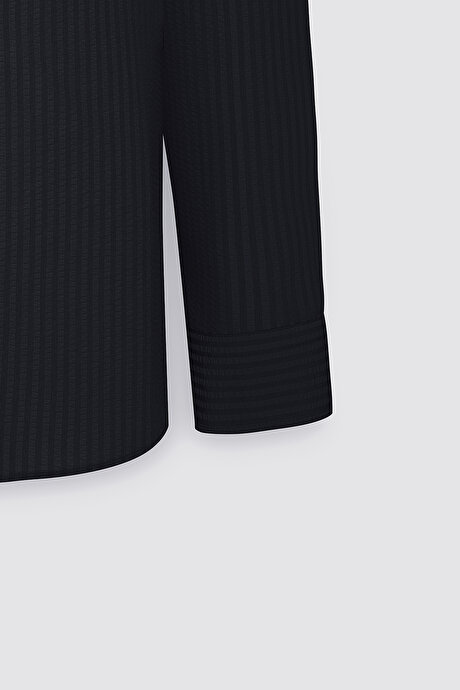 Slim Fit Dar Kesim Keten Görünümlü Gofre Desenli Düğmeli Yaka Siyah Gömlek resmi