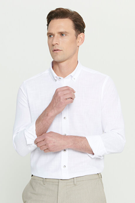 Slim Fit Dar Kesim Düğmeli Yaka Keten Görünümlü %100 Pamuk Flamlı Beyaz Gömlek resmi