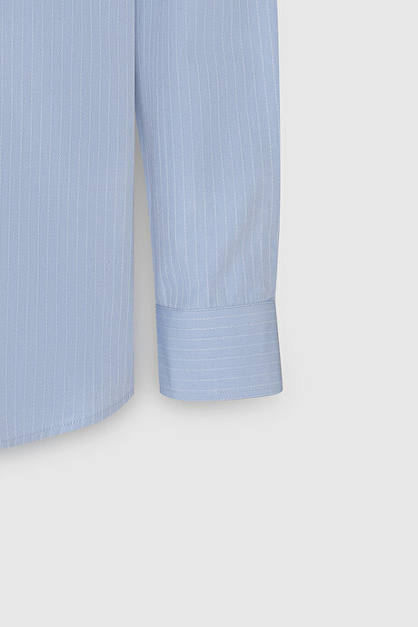 Slim Fit Dar Kesim Düğmeli Yaka Keten Görünümlü %100 Pamuk Flamlı Açık Mavi Gömlek resmi