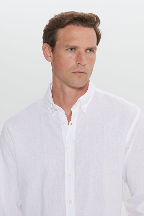 Keten Comfort Fit Rahat Kesim Düğmeli Yaka Beyaz Gömlek resmi