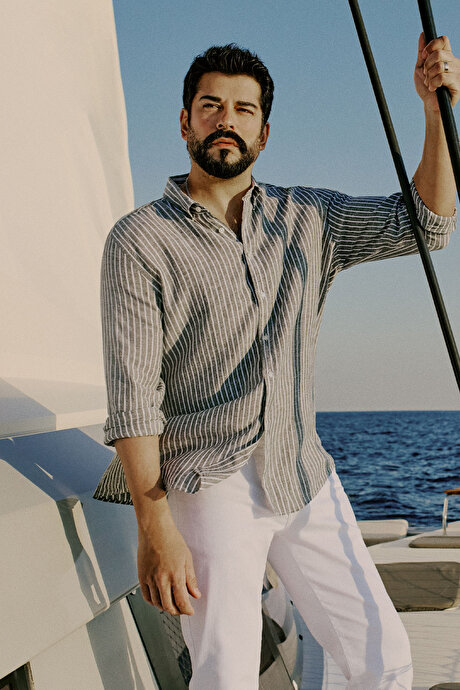 Slim Fit Dar Kesim Düğmeli Yaka Çizgili Beyaz-Haki Gömlek resmi