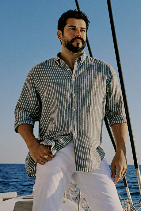 Slim Fit Dar Kesim Düğmeli Yaka Çizgili Beyaz-Haki Gömlek resmi