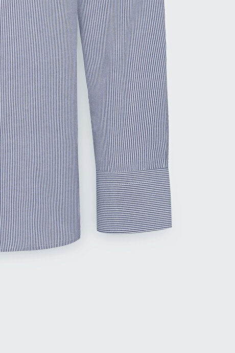 Slim Fit Dar Kesim Düğmeli Yaka Çizgili Beyaz-Mavi Gömlek resmi
