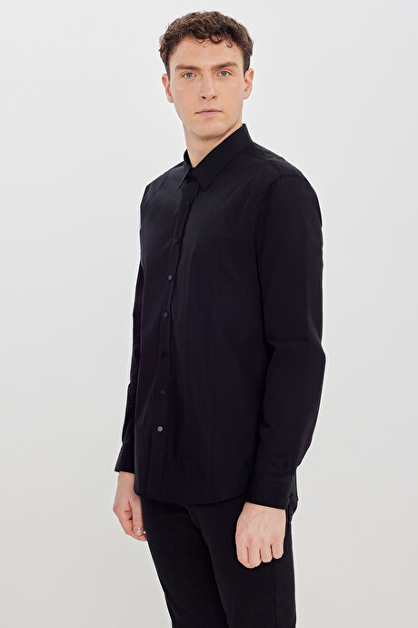 Slim Fit Dar Kesim Pamuklu Klasik Yaka Siyah Gömlek resmi