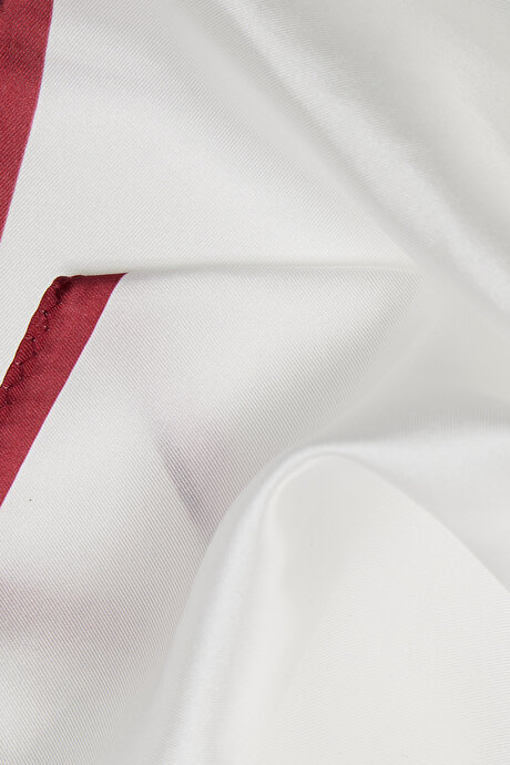 Desenli Beyaz-Bordo Mendil resmi
