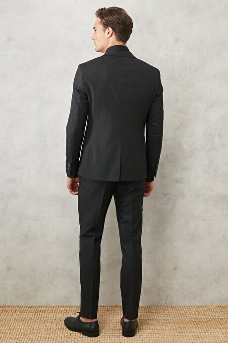 Su Geçirmez Ekstra Slim Fit Kırlangıç Yaka Yünlü Nano Siyah Takım Elbise resmi