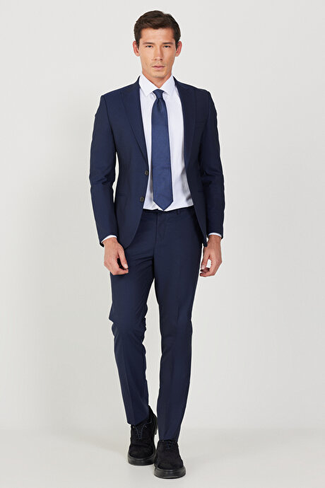 Ekstra Slim Fit Dar Kesim Kırlangıç Yaka Lacivert Takım Elbise resmi