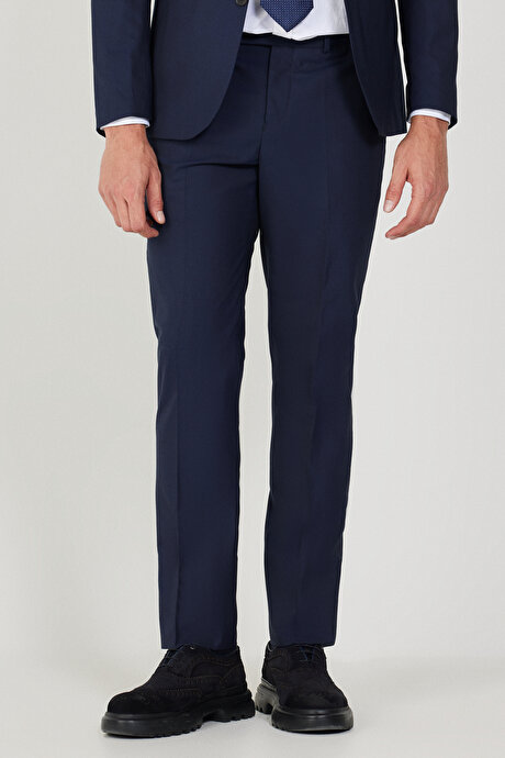 Ekstra Slim Fit Dar Kesim Kırlangıç Yaka Lacivert Takım Elbise resmi