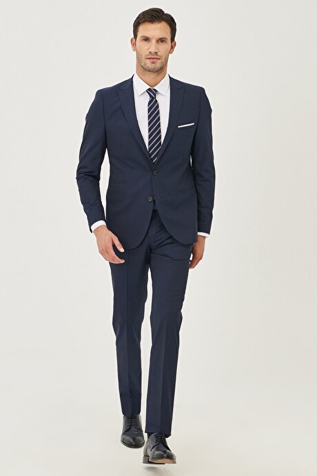 Ekstra Slim Fit Dar Kesim Kırlangıç Yaka Lacivert Takım Elbise resmi