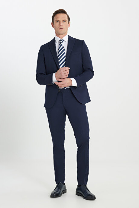 Ekstra Slim Fit Dar Kesim Kırlangıç Yaka Lacivert Takım Elbise resmi