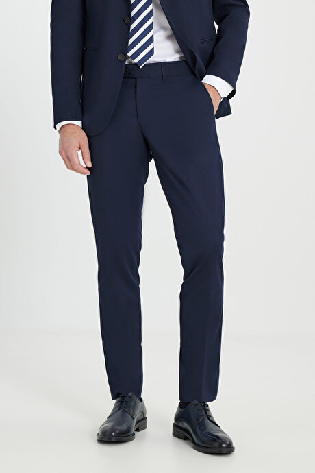 Ekstra Slim Fit Dar Kesim Kırlangıç Yaka Lacivert Takım Elbise resmi