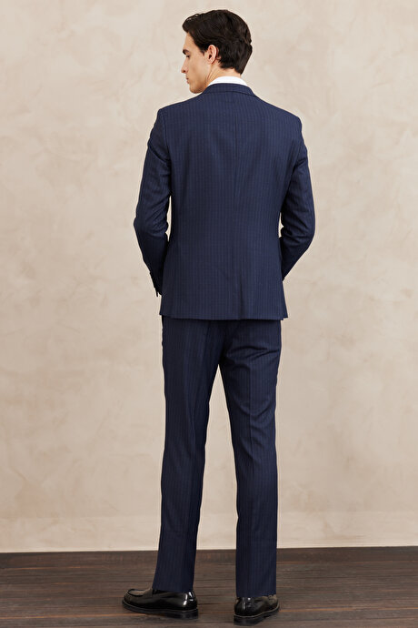 Slim Fit Dar Kesim Kırlangıç Yaka Çizgili Lacivert Takım Elbise resmi