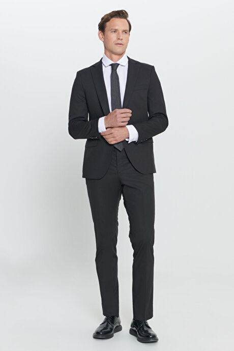 Slim Fit Dar Kesim Mono Yaka Siyah Takım Elbise resmi