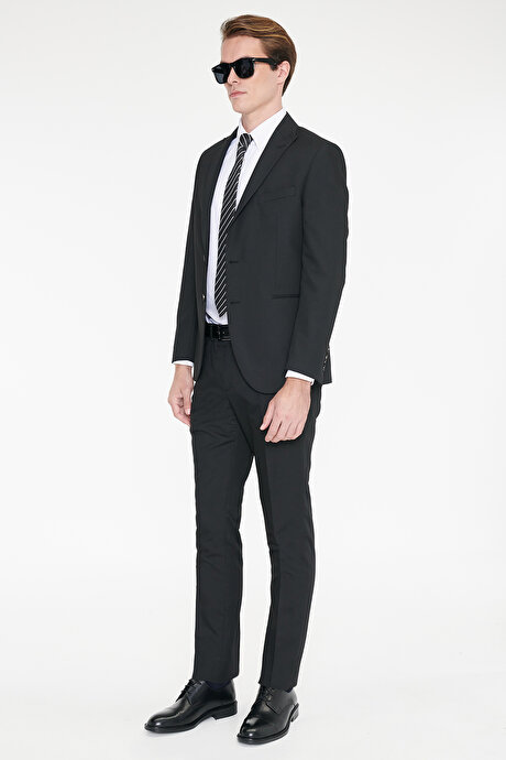 Ekstra Slim Fit Dar Kesim Kırlangıç Yaka Siyah Takım Elbise resmi