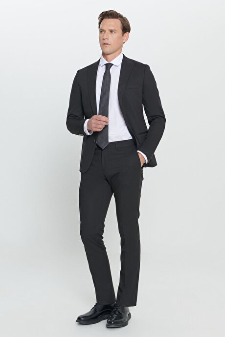 Ekstra Slim Fit Dar Kesim Kırlangıç Yaka Siyah Takım Elbise resmi